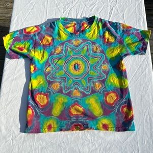 Tie Dye mandala front pyramid on back muti color size 10/12